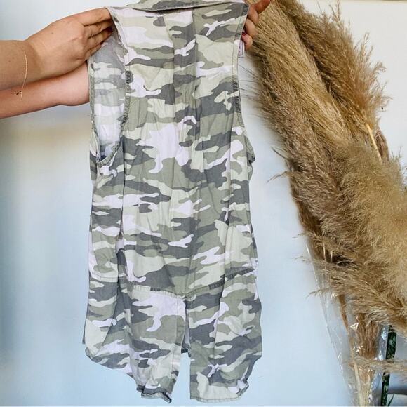 ANTHROPOLOGIE BELLA DAHL Green Cream Tan Camo Print Tank Top Button Blouse XS - Picture 5 of 9